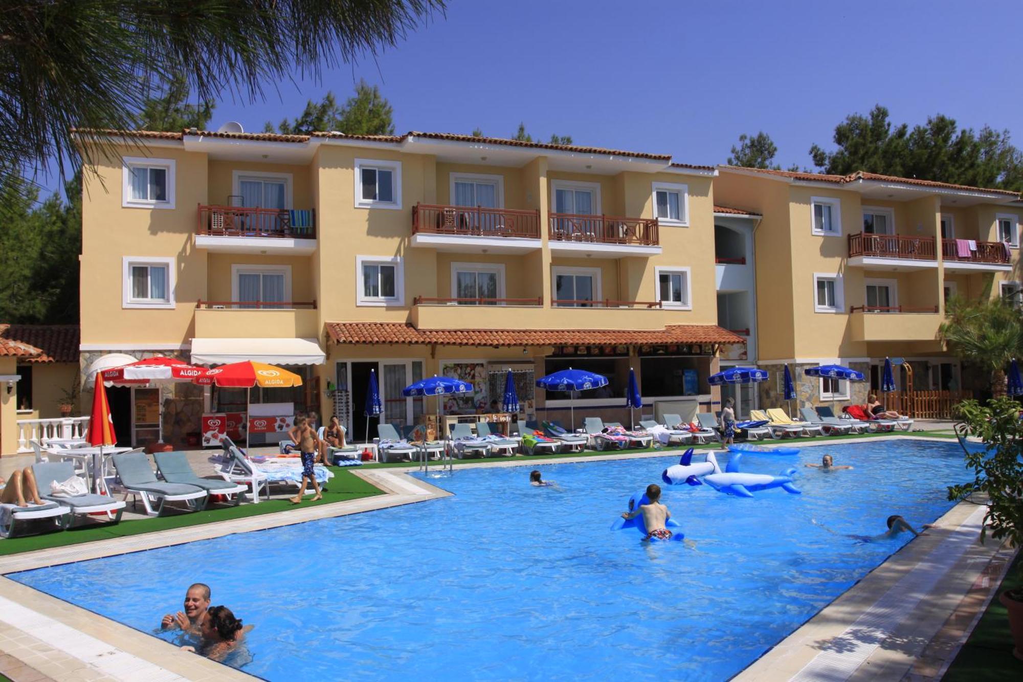 Pine Club Apart Hotel Kusadasi Exterior photo
